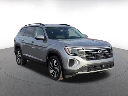 Used 2026 Volkswagen Atlas SE FWD image 3