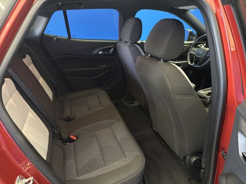 Used 2024 Chevrolet Trax RS FWD image 23