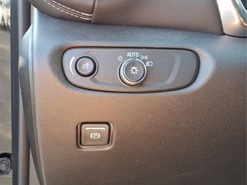 Used 2024 Chevrolet Blazer LT w/ Convenience Package FWD image 17