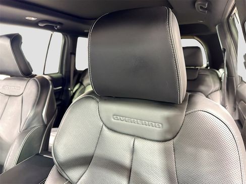 Used 2023 Jeep Grand Cherokee Overland w/ Advanced Protech Group III image 15