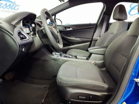 Used 2017 Chevrolet Cruze LT w/ Convenience Package FWD image 8