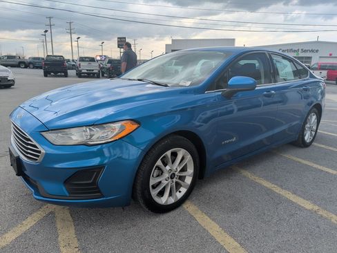 Used 2019 Ford Fusion SE image 3