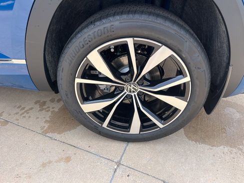 New 2025 Volkswagen Atlas Cross Sport SEL Premium R-Line image 21