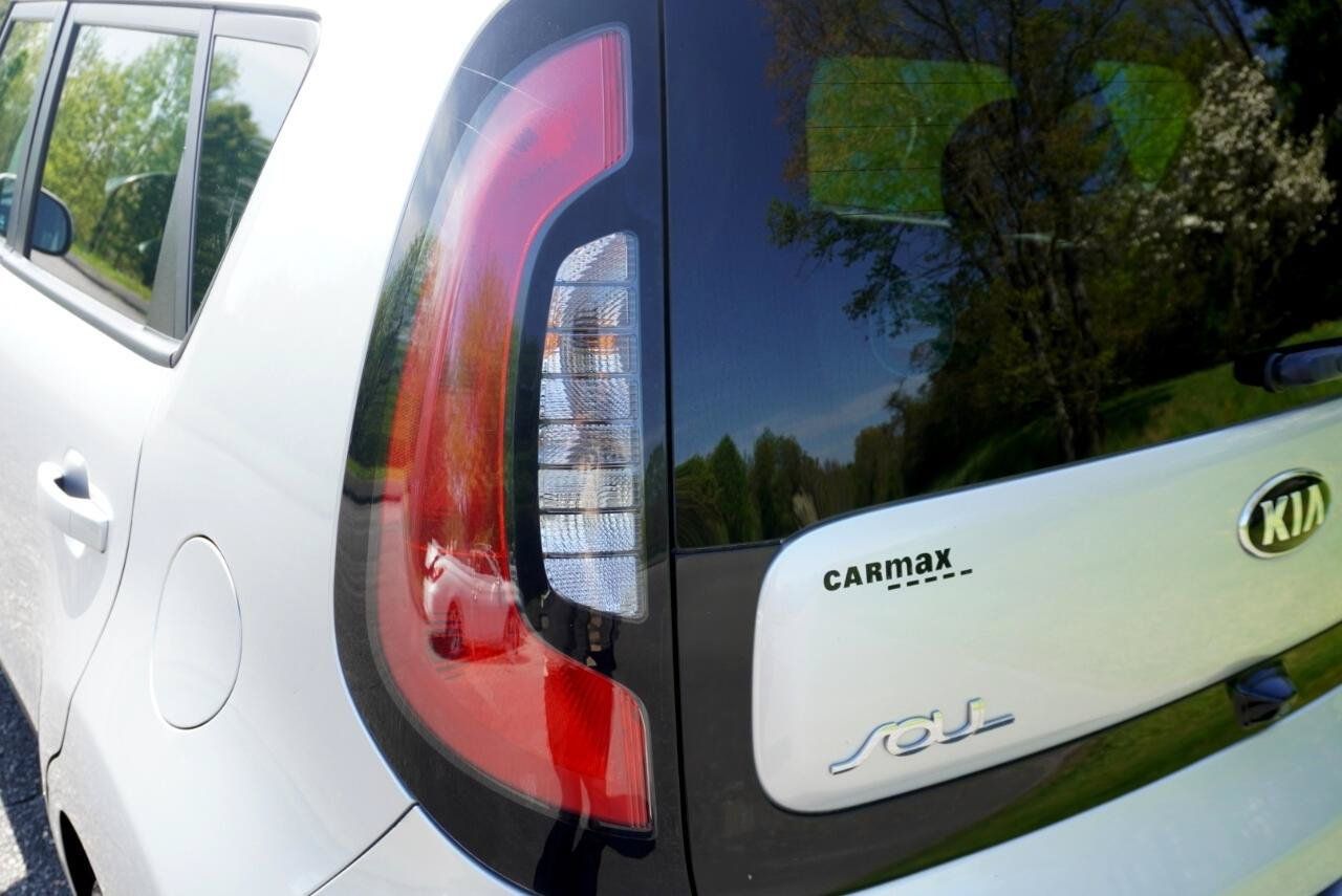 Used 2019 Kia Soul + FWD image 12