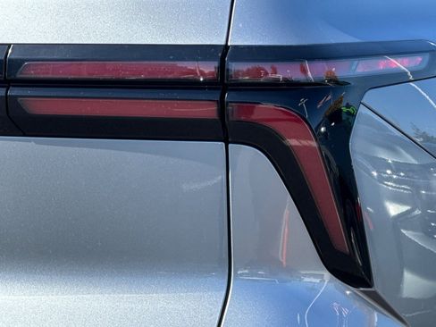 Used 2025 Chevrolet Traverse Z71 image 48