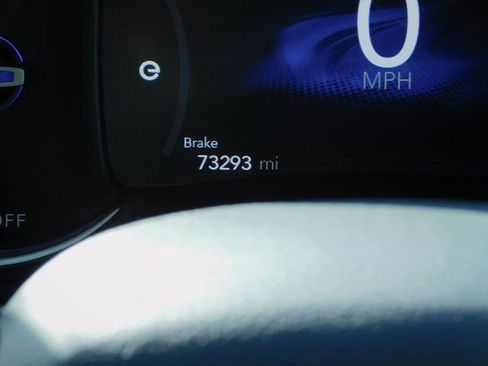 Used 2024 Chrysler Pacifica Select image 2