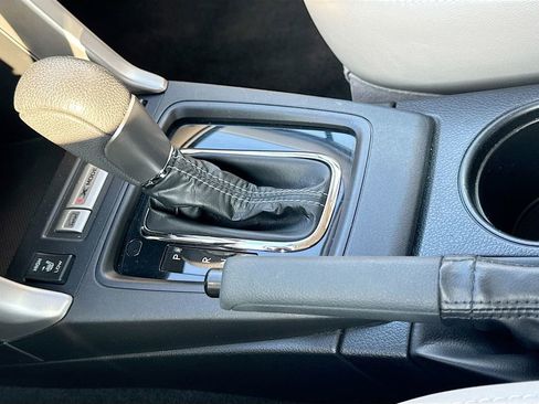 Used 2015 Subaru Forester 2.5i Touring image 19