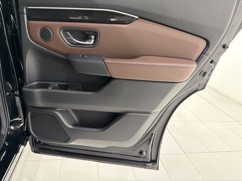 Used 2025 Honda Pilot Elite image 23