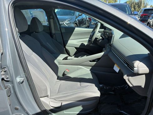Used 2025 Hyundai Elantra SEL FWD image 37