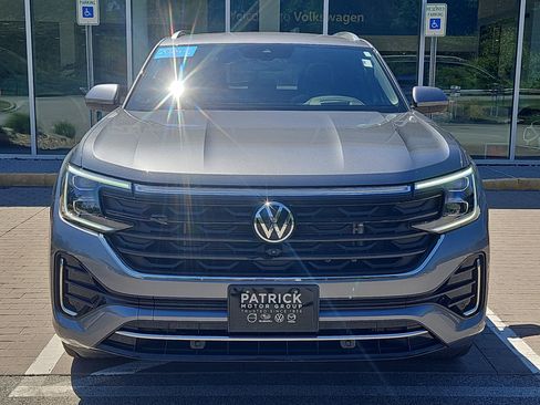 Certified 2024 Volkswagen Atlas Cross Sport SEL Premium R-Line AWD/4WD image 31