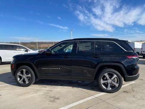 New 2026 Jeep Grand Cherokee Limited w/ Trailer Tow Package AWD/4WD image 2