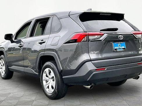 Used 2022 Toyota RAV4 LE FWD image 4