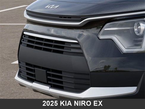 Used 2025 Kia Niro EX image 12