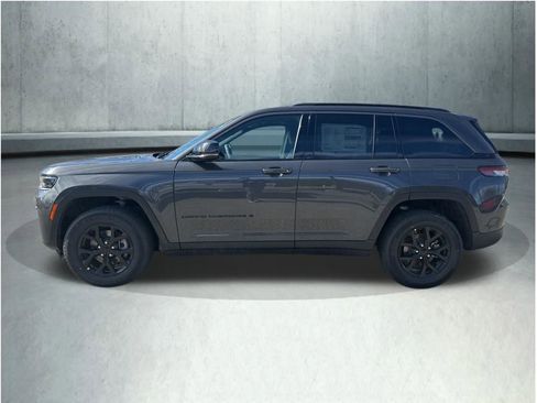 New 2026 Jeep Grand Cherokee Laredo image 2