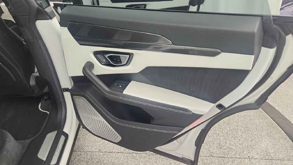 Used 2019 Lamborghini Urus AWD/4WD image 48