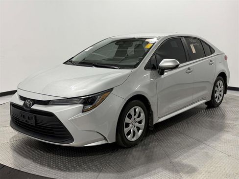 Used 2024 Toyota Corolla LE image 3