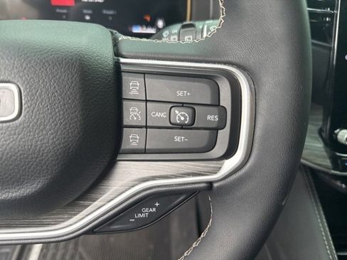 Used 2024 Jeep Wagoneer L Series III w/ Premium Group I image 25