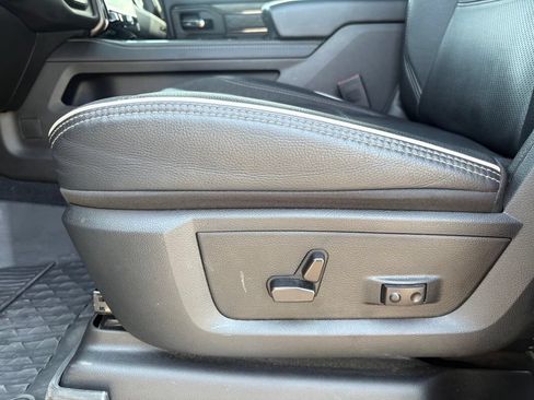 Used 2025 RAM 2500 Limited AWD/4WD image 9