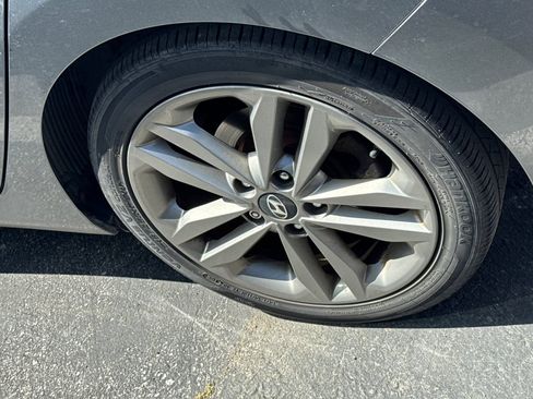 Used 2016 Hyundai Elantra GT w/ Option Group 03 FWD image 4