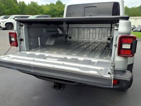 Used 2024 Jeep Gladiator Mojave AWD/4WD image 6
