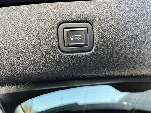 Used 2022 Chevrolet Blazer LT image 13