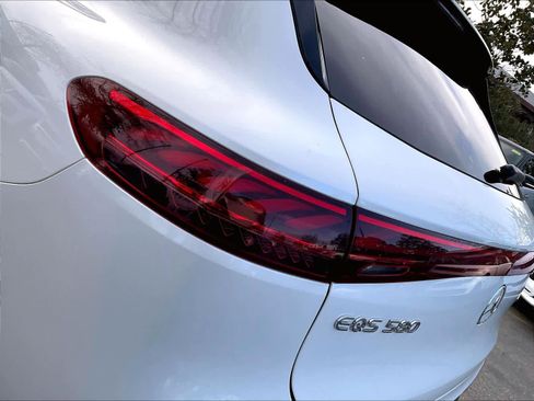 Used 2023 Mercedes-Benz EQS 580 4MATIC SUV image 30