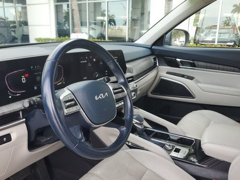Used 2024 Kia Telluride EX w/ EX Captain's Chair Package FWD image 22