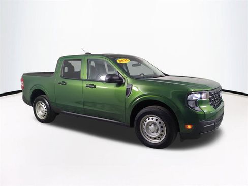 Used 2025 Ford Maverick XL image 2