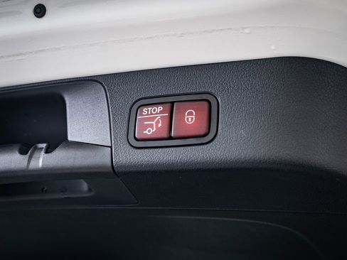 Certified 2024 Mercedes-Benz GLB 250 4MATIC image 18