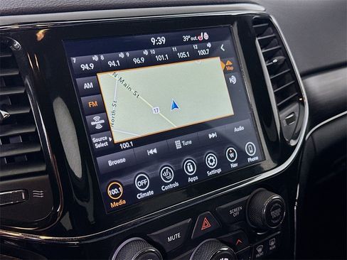 Used 2022 Jeep Grand Cherokee Limited w/ Tech Group image 28