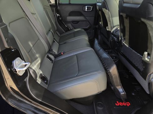 Used 2025 Jeep Gladiator Mojave w/ Convenience Group AWD/4WD image 27