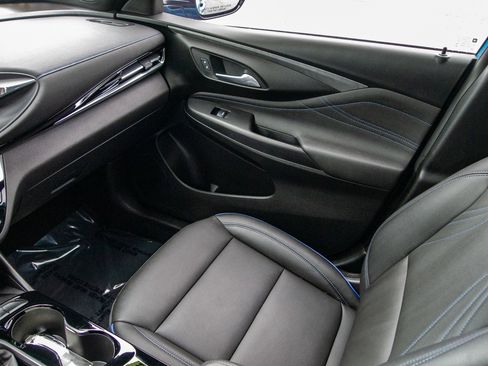 Used 2025 Buick Envista Sport Touring w/ Experience Buick Package FWD image 15