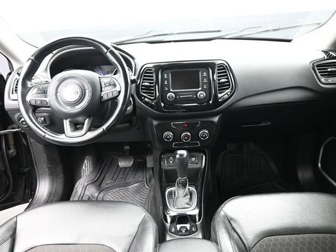 Used 2018 Jeep Compass Latitude FWD image 23