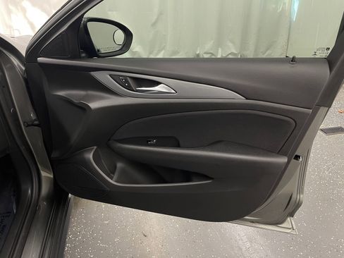 Used 2019 Buick Regal Preferred w/ Driver Confidence Package I image 7