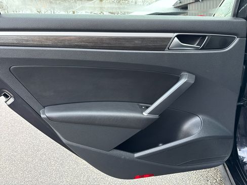 Used 2018 Volkswagen Passat 2.0T SE image 25