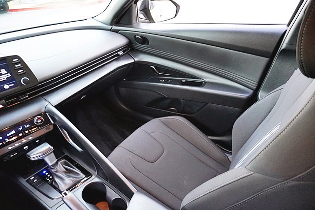 Certified 2025 Hyundai Elantra Sport FWD image 30
