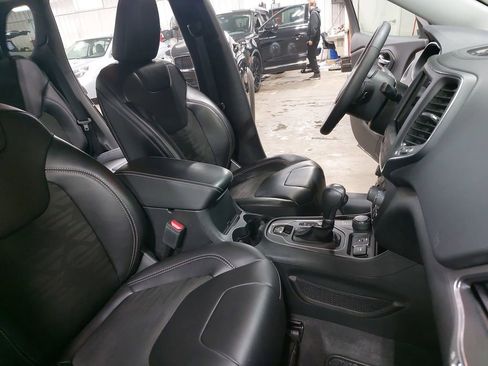 Used 2022 Jeep Cherokee Latitude AWD/4WD image 10