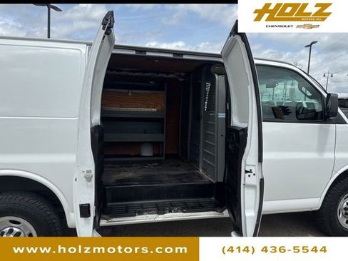 Used 2017 Chevrolet Express 2500 RWD image 7