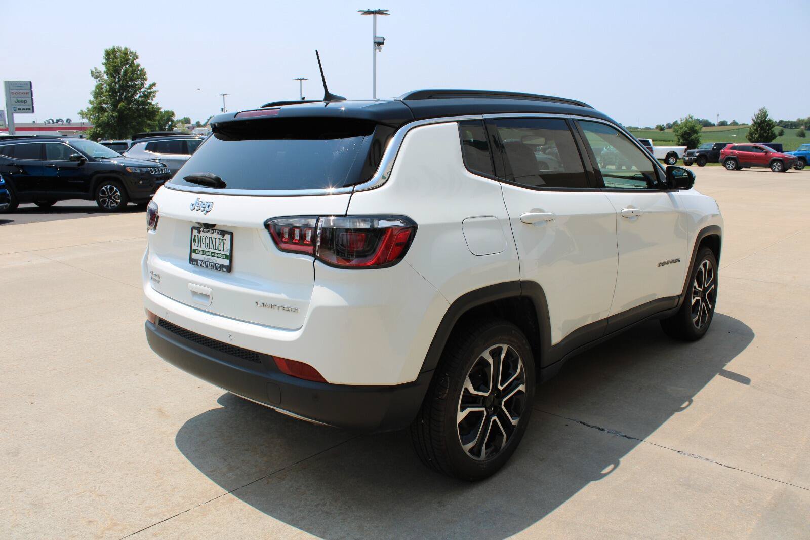 Used 2023 Jeep Compass Limited AWD/4WD image 7
