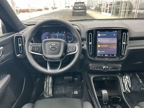 Certified 2025 Volvo XC40 B5 Plus image 18