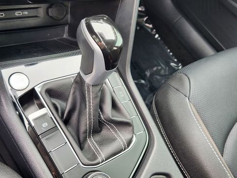 Certified 2024 Volkswagen Taos SEL image 18