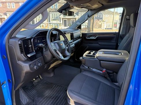Used 2025 Chevrolet Silverado 1500 LT image 3