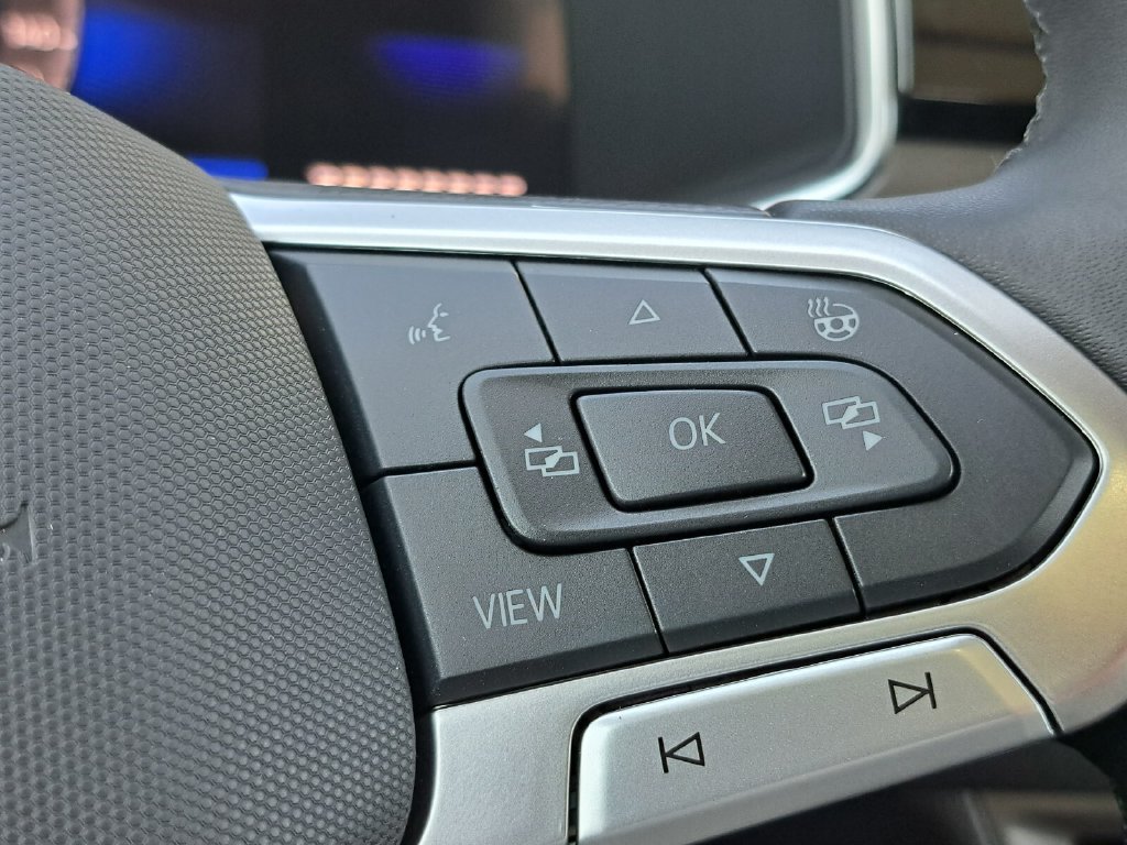 New 2026 Volkswagen Taos SE FWD image 13