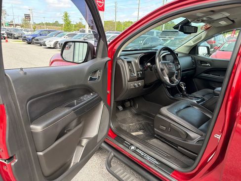 Used 2022 GMC Canyon AT4 w/ Driver Alert Package AWD/4WD image 12