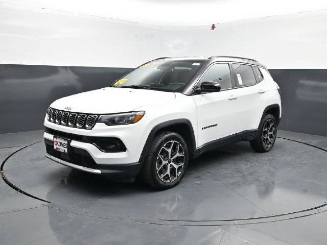 Used 2025 Jeep Compass Limited AWD/4WD image 3