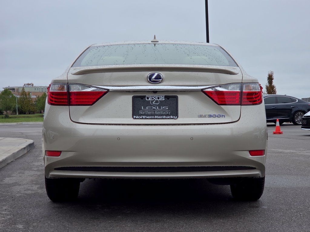 Used 2013 Lexus ES 300h w/ Luxury Pkg FWD image 27