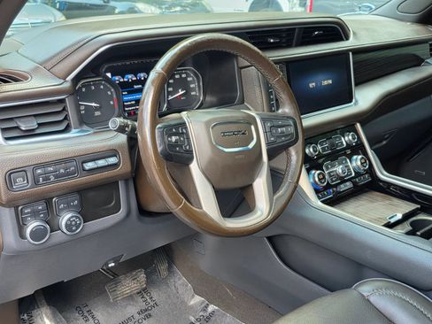 Used 2021 GMC Yukon XL Denali w/ Denali Premium Package AWD/4WD image 13