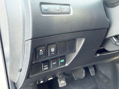 Used 2020 Nissan Rogue Sport S image 21