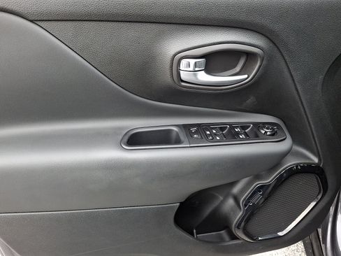 Used 2022 Jeep Renegade Altitude w/ Convenience Group AWD/4WD image 12