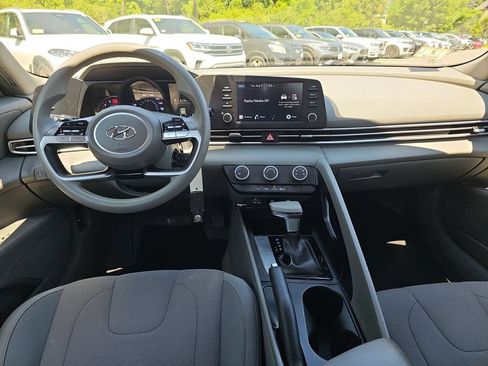 Used 2023 Hyundai Elantra SE w/ Cargo Package FWD image 12